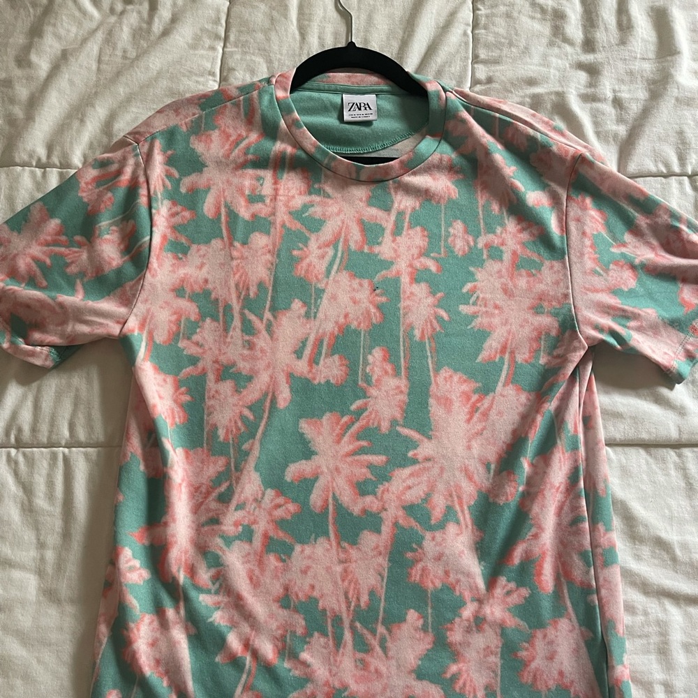 Zara short sleeve t shirt.